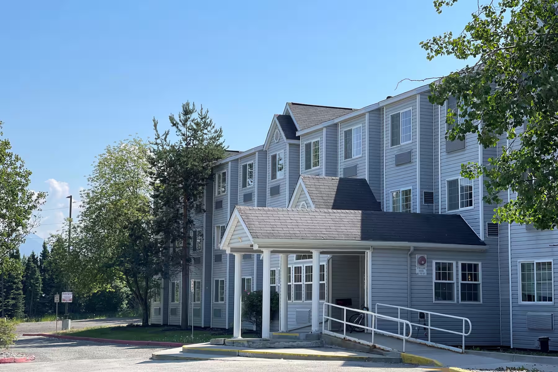 Baymont Inn & Suites by Wyndham Anchorage Airport - photo 2