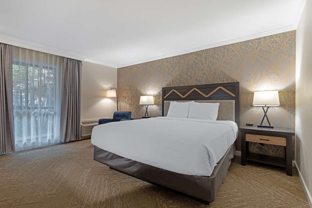 Best Western Plus Inn At The Vines - photo 20