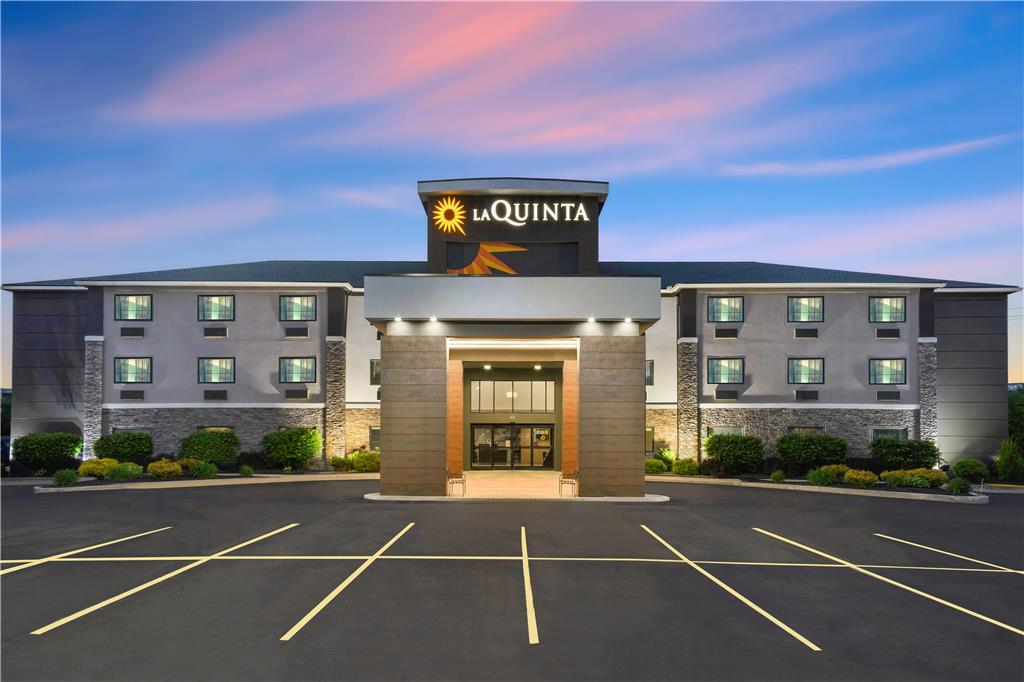 La Quinta Inn & Suites by Wyndham Batavia - photo 3
