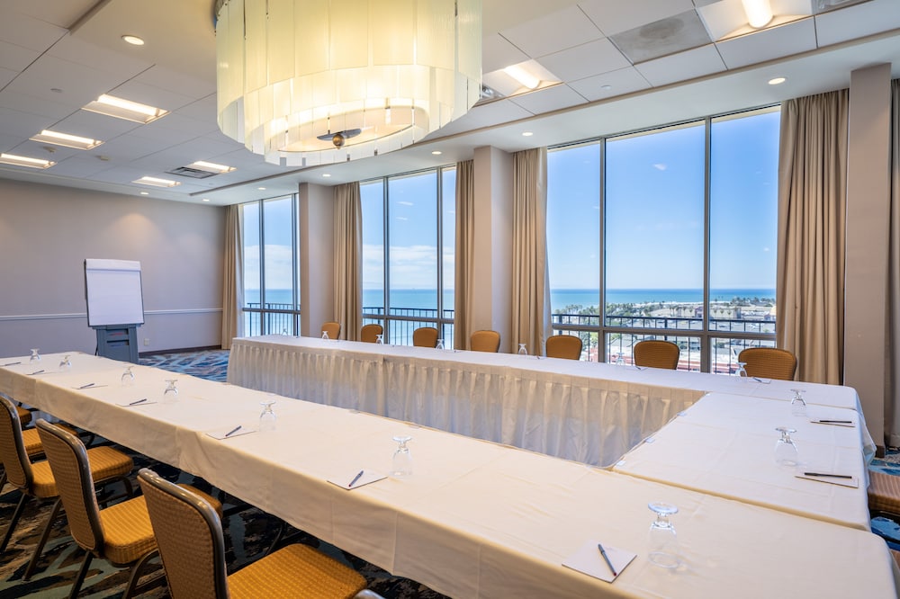Crowne Plaza Ventura Beach by IHG - photo 104