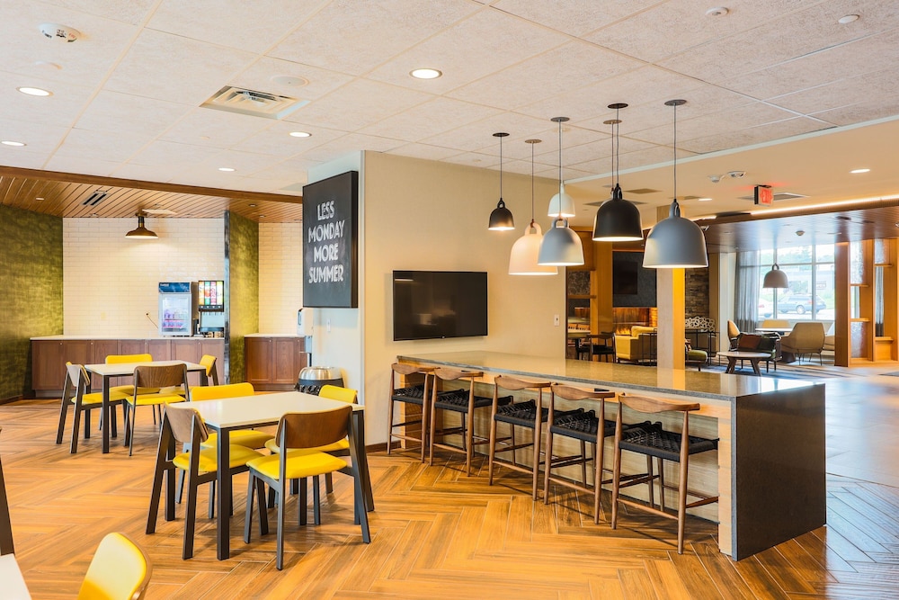 Fairfield Inn & Suites by Marriott Marquette - photo 35