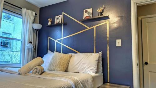 Stylish & Cozy #2 8 mins to DCA & Washington DC — 4-Star Luxury Hotel in Alexandria, United States