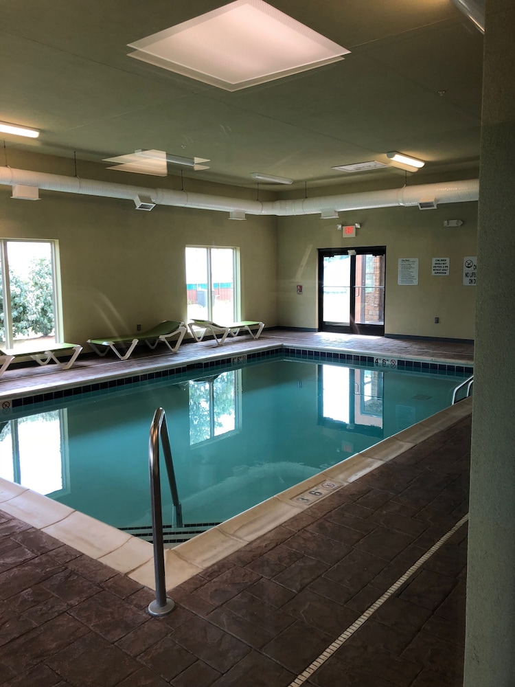 Country View Inn & Suites - photo 31