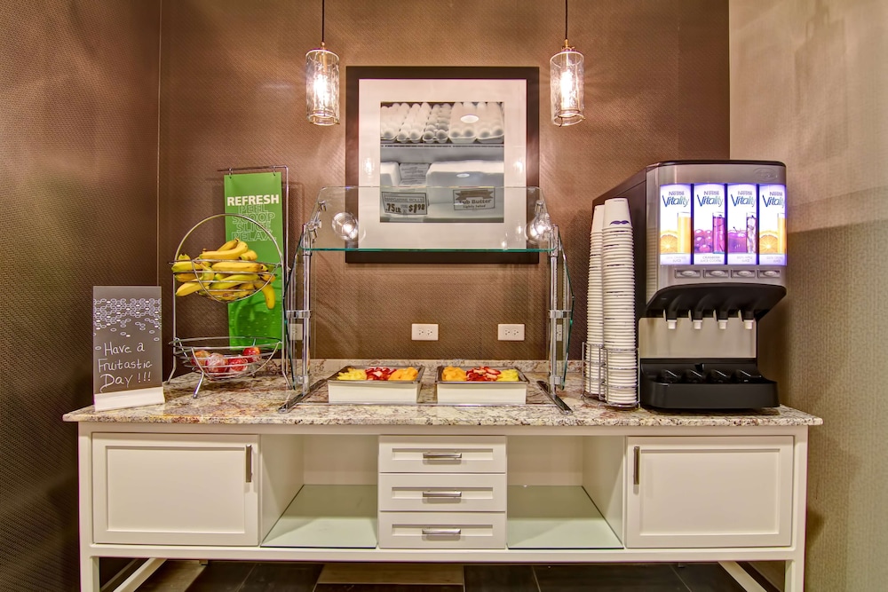 Hampton Inn & Suites Cincinnati Downtown - photo 35