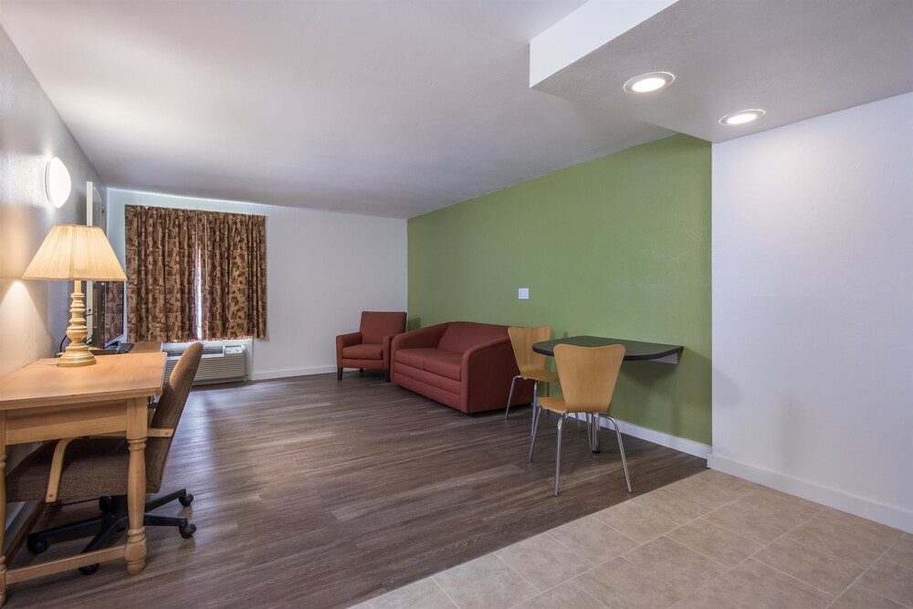 Motel6 Oriskany NY - photo 20