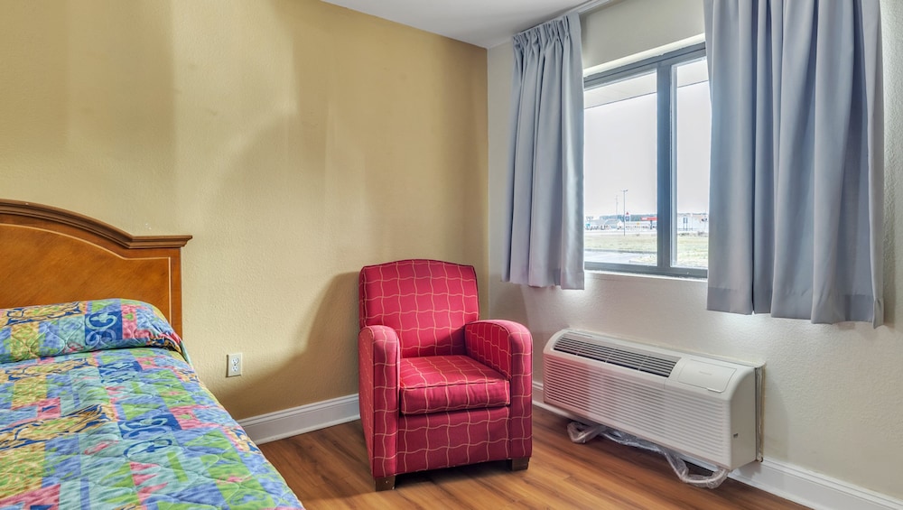 Studios and Suites 4 Less Emporia - photo 16