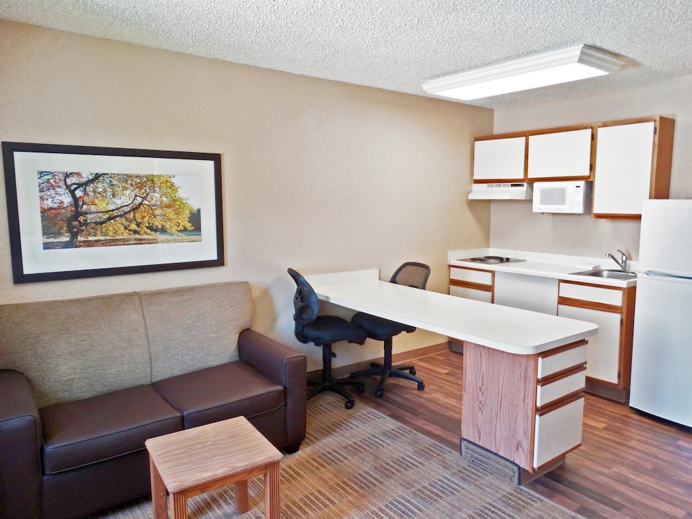MainStay Suites Raleigh North - photo 42