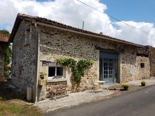 Le Barry - carbon neutral hotel in Mouzon