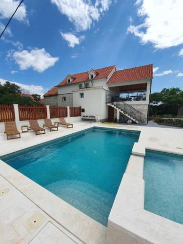 Villa anno 1911 — 4-Star Luxury Hotel in Sestanovac, Croatia