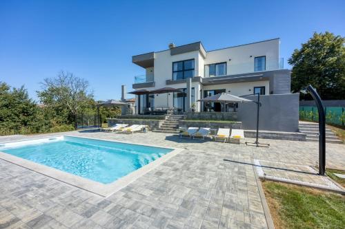 Majestic View Villa — 4-Star Luxury Hotel in Viskovo, Croatia