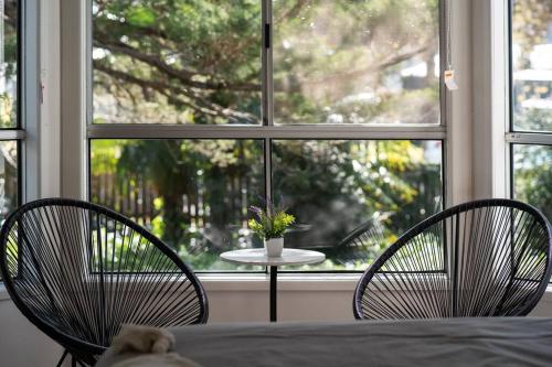 Popular Central Location King Bed The Repose in Armidale, Australia