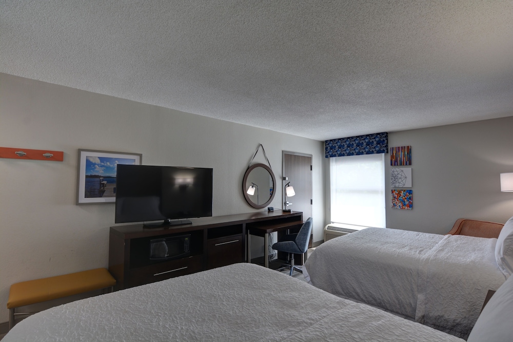 Hampton Inn Greenwood - photo 8