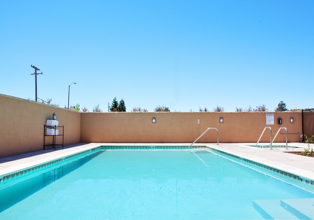 Holiday Inn Express & Suites Napa American Canyon by IHG - photo 9