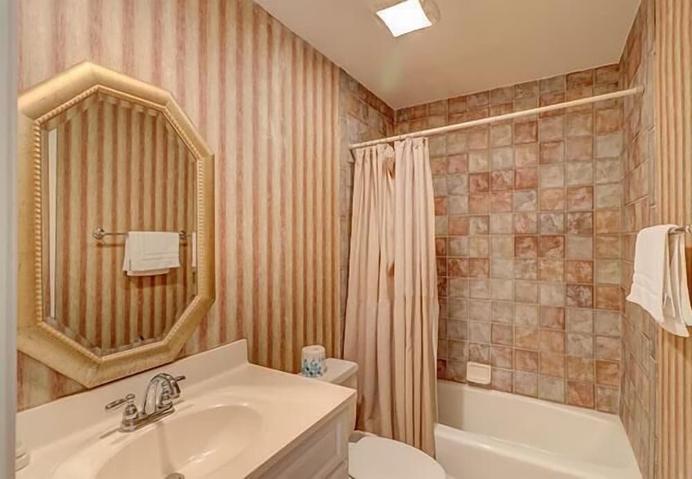 1033 Caravel Court at the Sea Pines Resort - photo 6