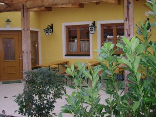Neues G stehaus und Hotel Pension zum Gmoana — Sankt Valentin — photo 4