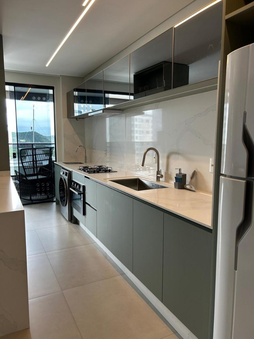 Apartamento 100m da Praia Brava Itajaí