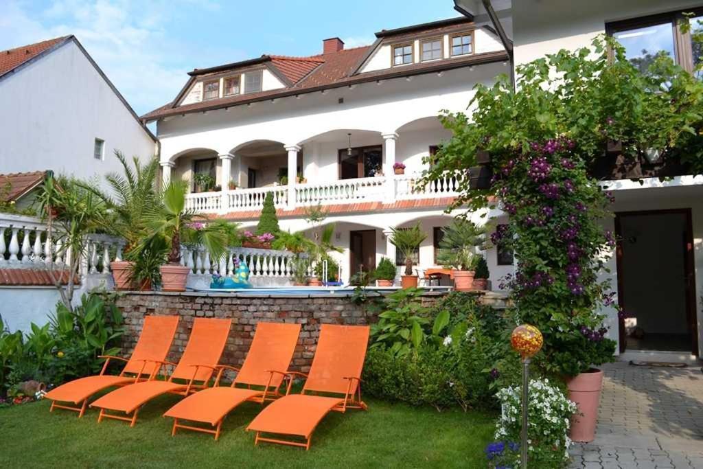 Ferienhaus Fabio — 4-Star Luxury Hotel in Fels Am Wagram, Austria