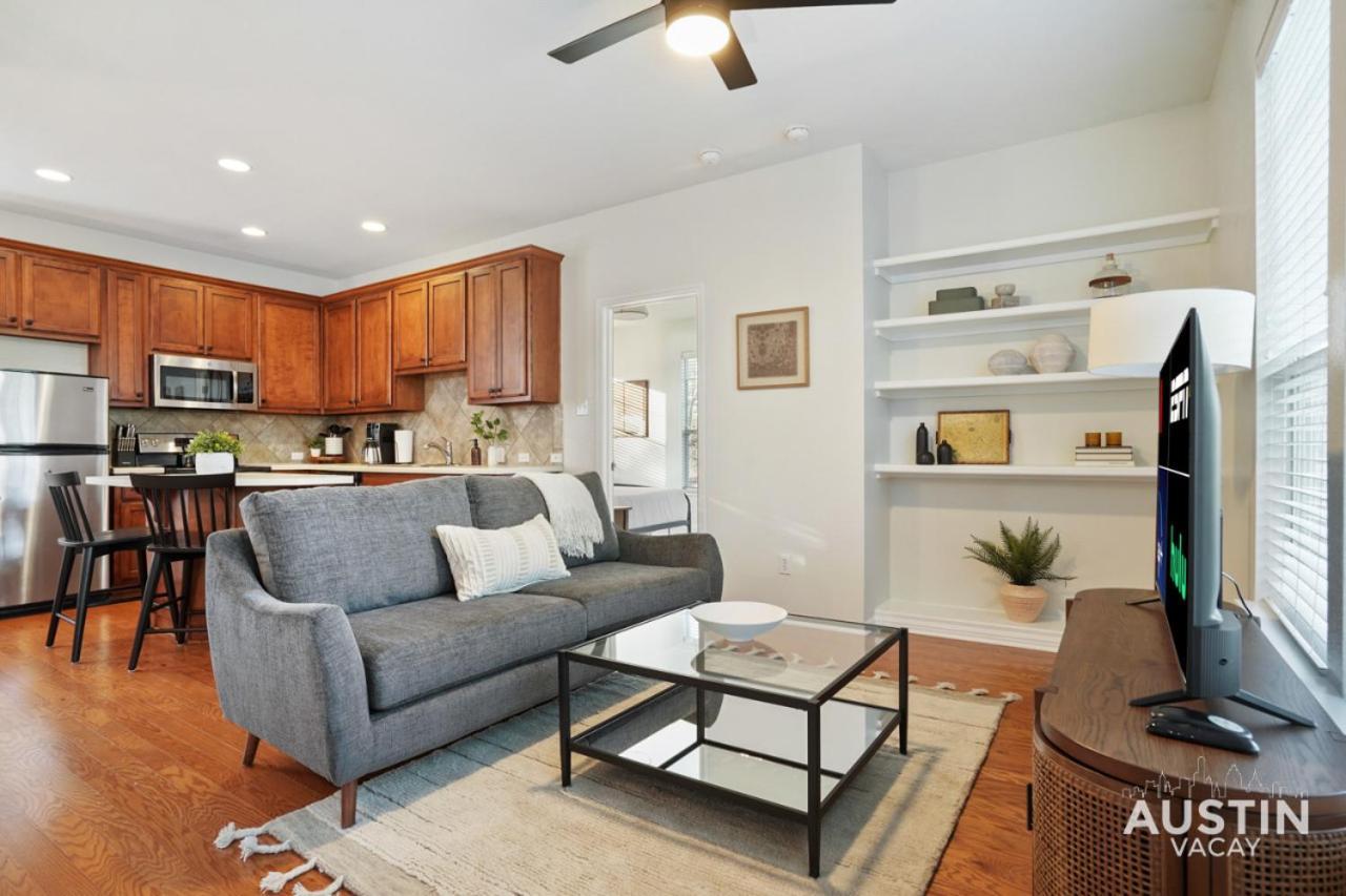 Beautiful King Accommodations Luxury Linen and Washer and Dryer — 4-Star Luxury Hotel in Austin, United States