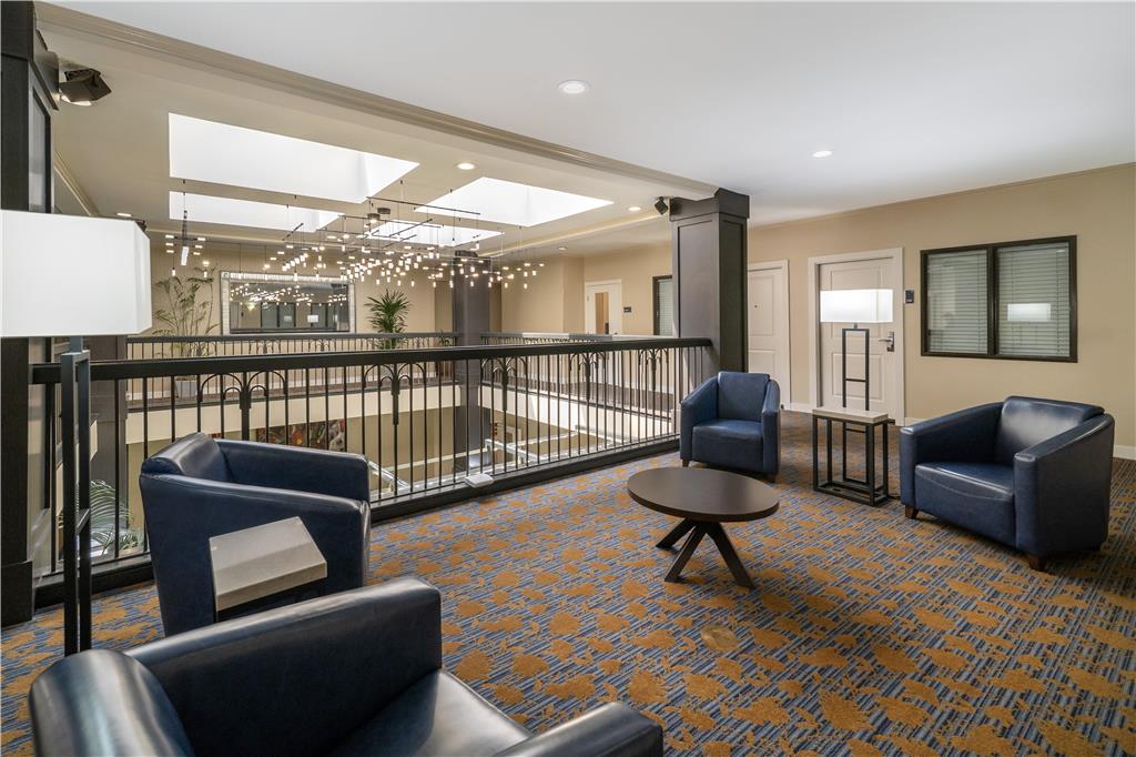 Best Western Plus Palm Court Hotel - photo 41