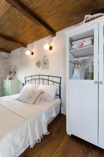 Stone cottage Lavandula — 4-Star Luxury Hotel in Baska Voda, Croatia