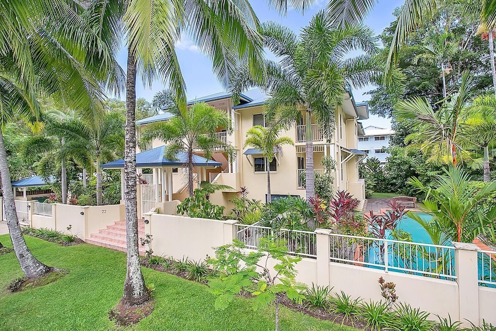 Arlington Apartments — 4-Star Luxury Hotel in Clifton Beach, Australia