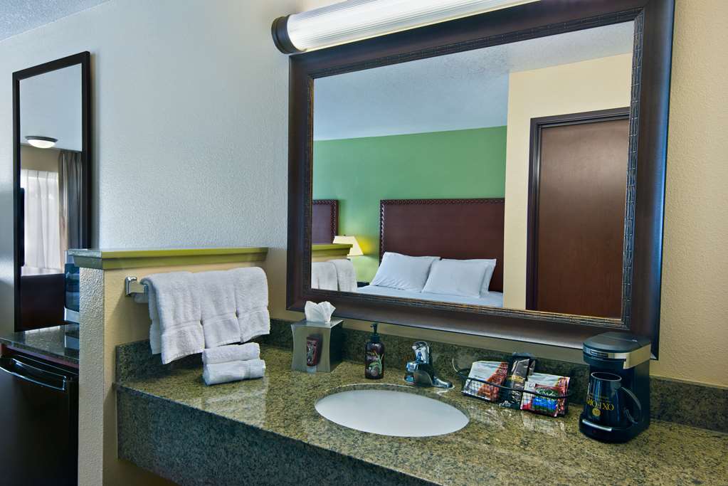 Oxford Suites Hermiston - photo 4