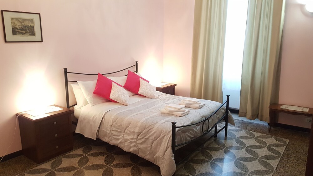 Royal Suite — 4-Star Luxury Hotel in Genoa, Italy