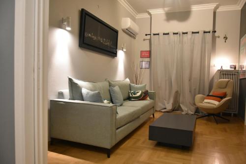 Stylish Central Cozy one BEDROOM Apartment — 4-Star Luxury Hotel in Athens, Greece