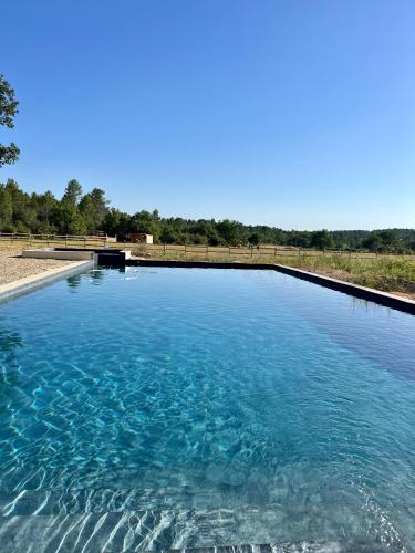 La cabane de babarot — 4-Star Luxury Hotel in Aups, France