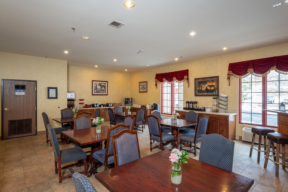 Silverland Inn and Suites - photo 21