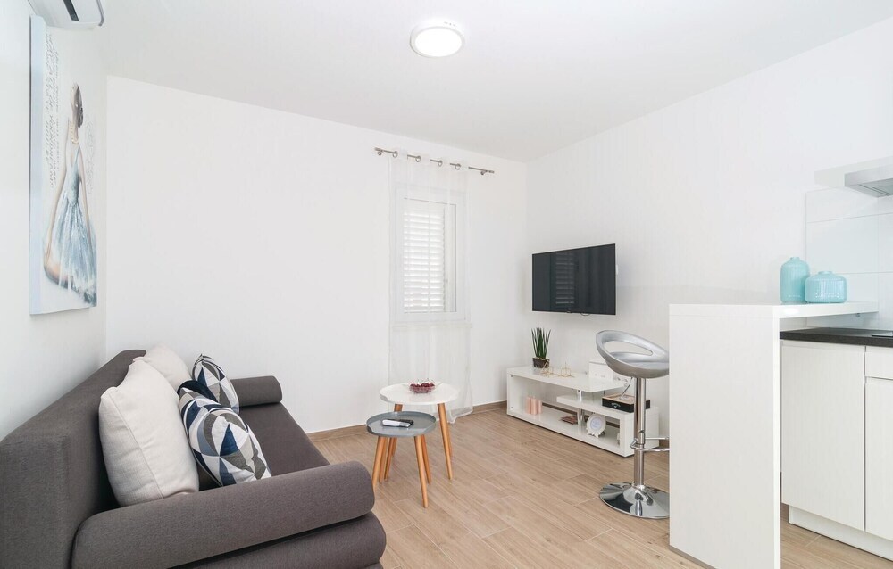 Nice Apartment In Podstrana With Wifi — 4-Star Luxury Hotel in Podstrana, Croatia