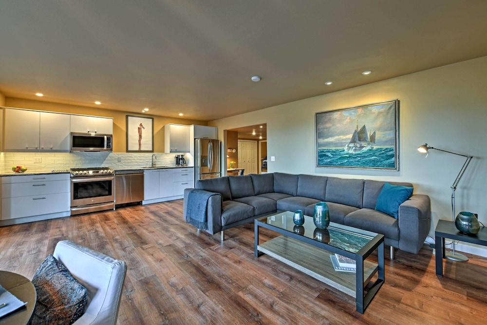 Airy Home Near Anacortes with San Juan de Fuca Views — 4-Star Luxury Hotel in Anacortes, United States