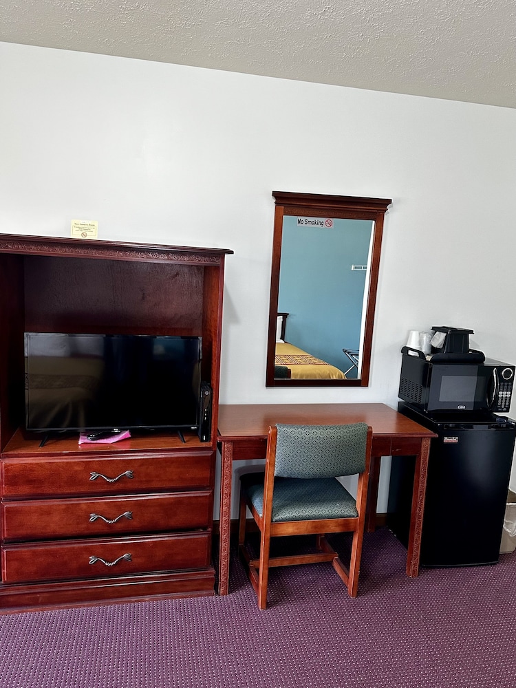 Attica Inn - photo 26