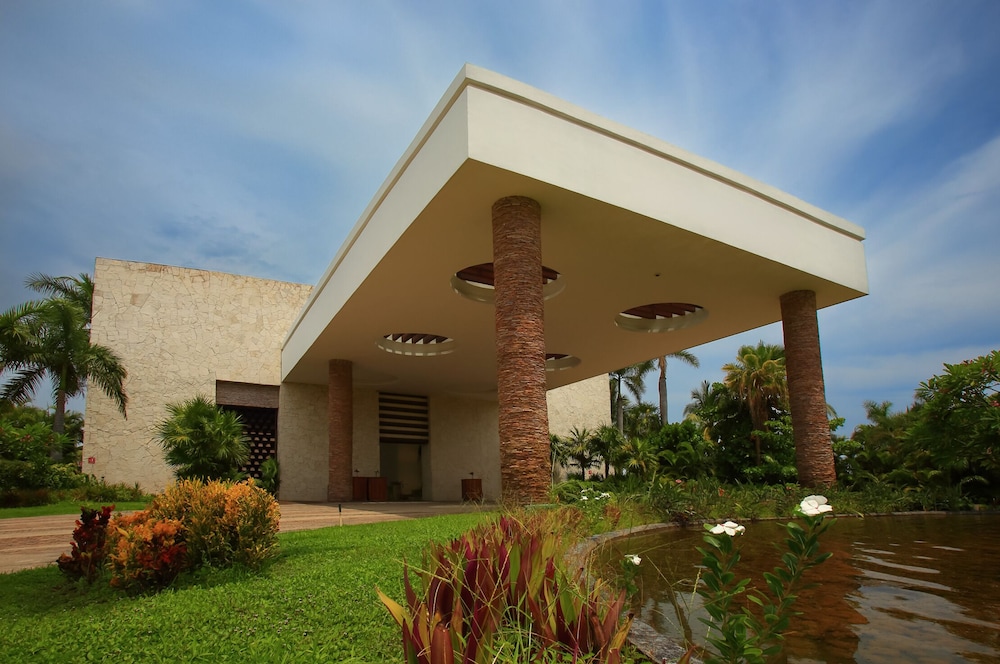 Ocean Breeze Acapulco Hotel — 4-Star Luxury Hotel in Acapulco De Juarez, Mexico
