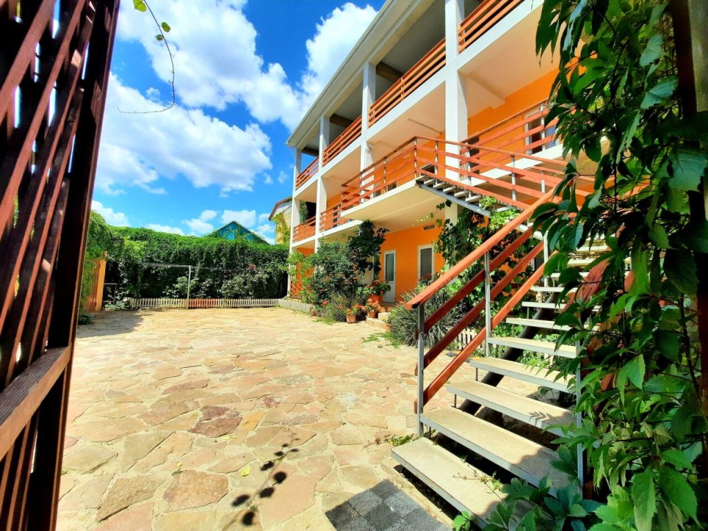 U Emira - carbon neutral hotel in Sudak