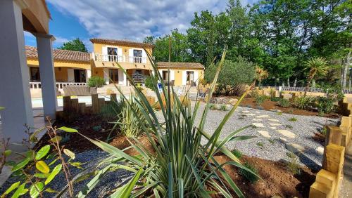 Le Mas Provencal — hotel in Regusse