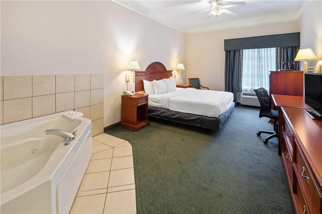 La Quinta Inn and Suites Fort Myers I 75 - photo 29