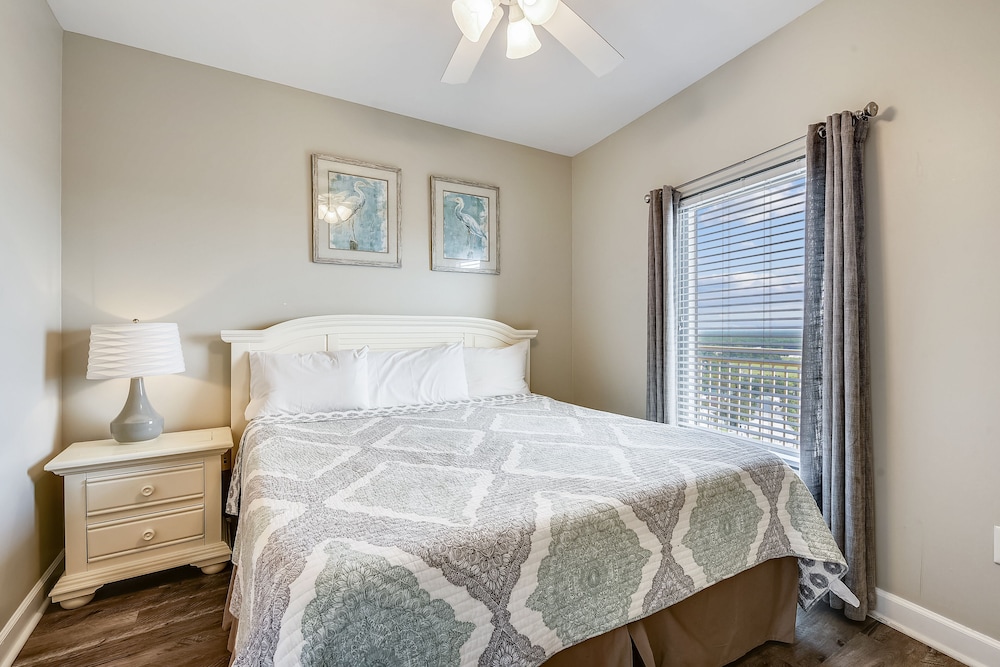 Splash Beach Resort by Book That Condo - photo 8