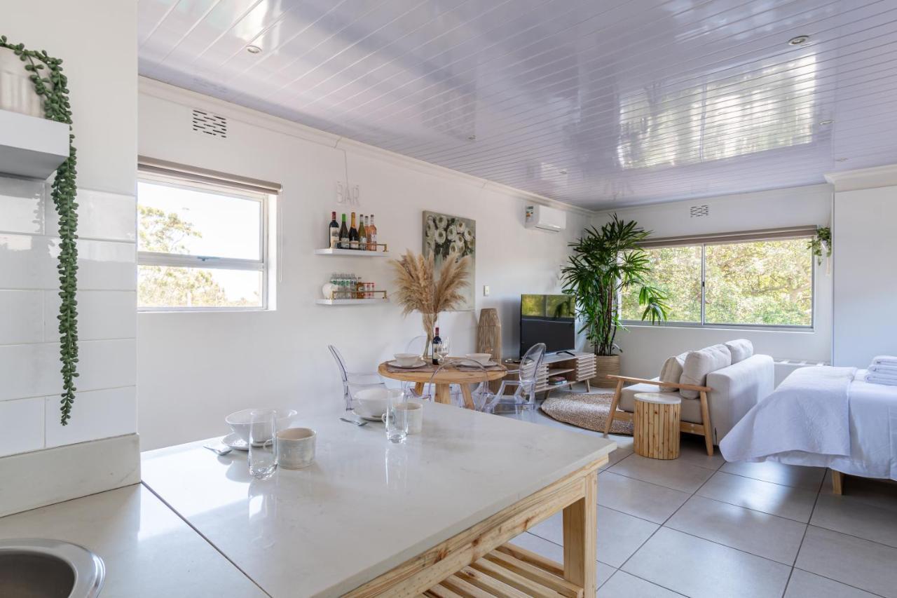Stylish Spacious Studio Apartment Opposite Green Point Park