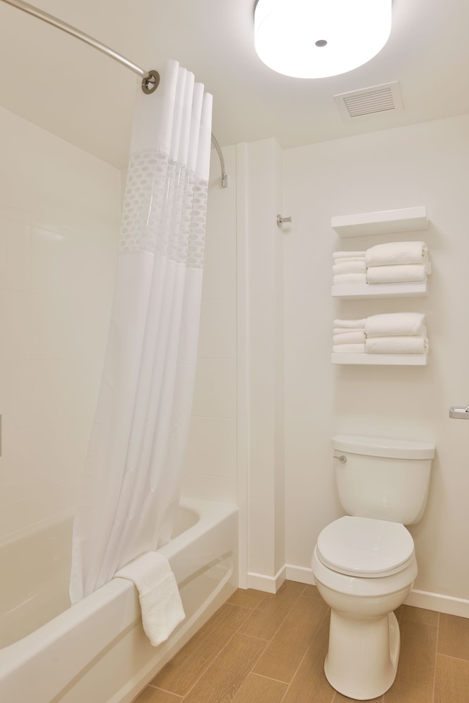 Hampton Inn & Suites Chippewa Falls - photo 21