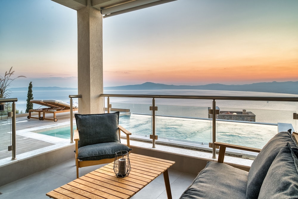 Kalma Luxury Villas — 4-Star Luxury Hotel in Kalamata, Greece