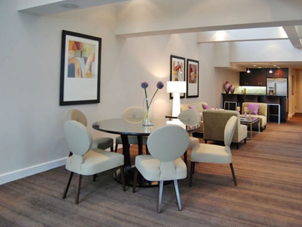 Global Luxury Suites at The White House - photo 34