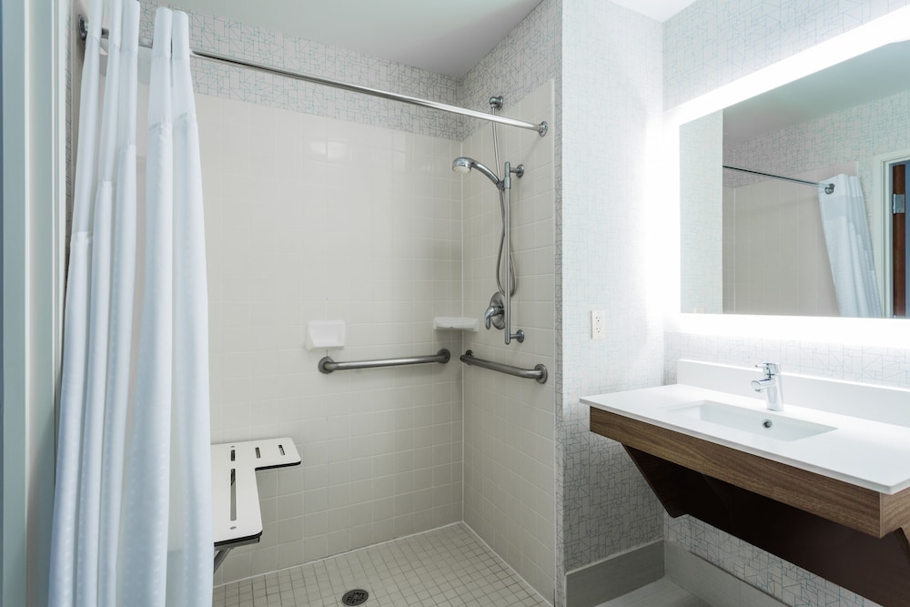 Holiday Inn Express and Suites Petersburg Fort Lee by IHG - photo 25