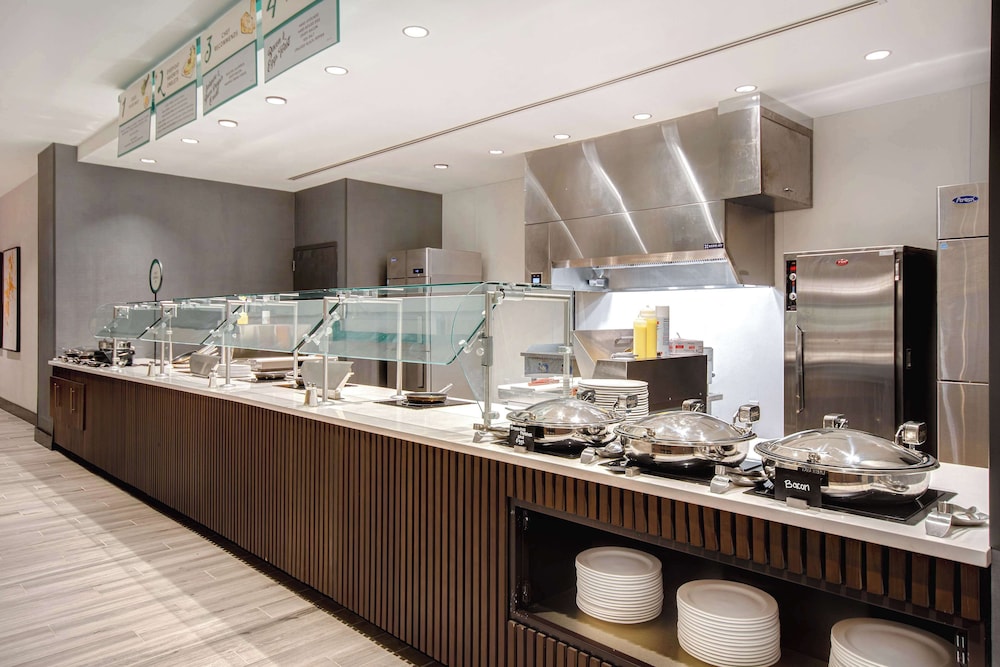 Embassy Suites By Hilton Alpharetta Halcyon - photo 47