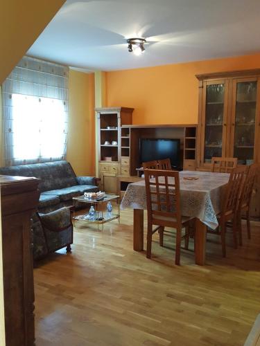 Comfortable Apartment in Astorga Terrace — 4-Star Luxury Hotel in Astorga, Spain