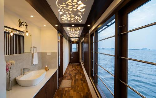 Marvelous Boathouse - last minute hotel in Alleppey