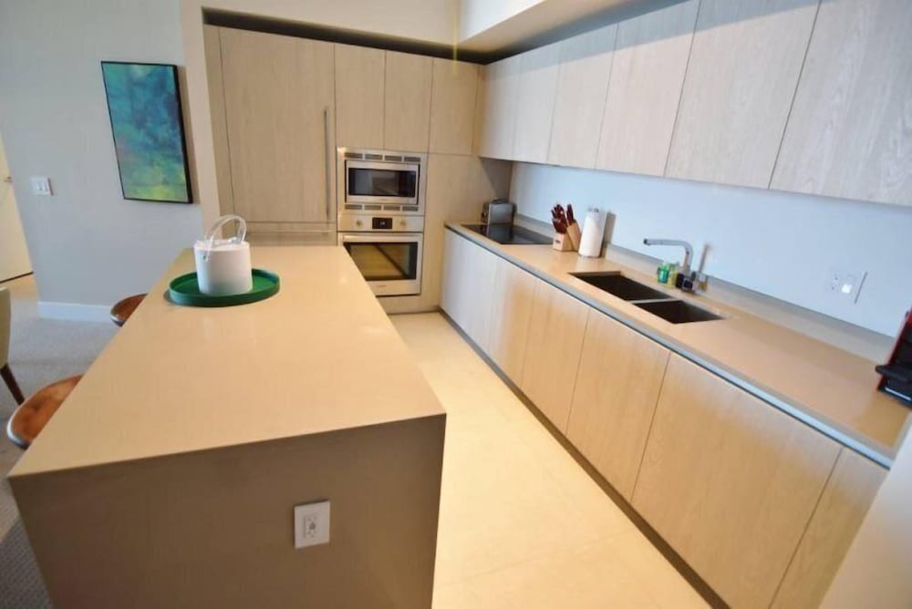 Superb Ocean & Bay View 1 Bed 1 Bath @ Hyde Beach Resort in Hollywood, United States