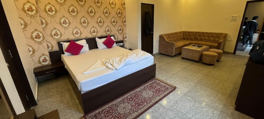 Hotel Grand Maurya & Spice Restaurant — hotel in Siwan