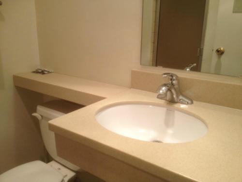 Economy Inn - photo 16