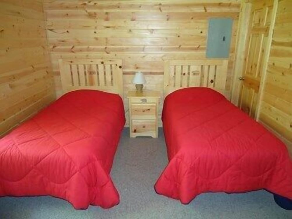 Red Door Resort & Motel - photo 11